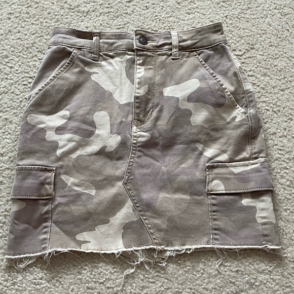 camo mini skirt - Picture 1 of 3